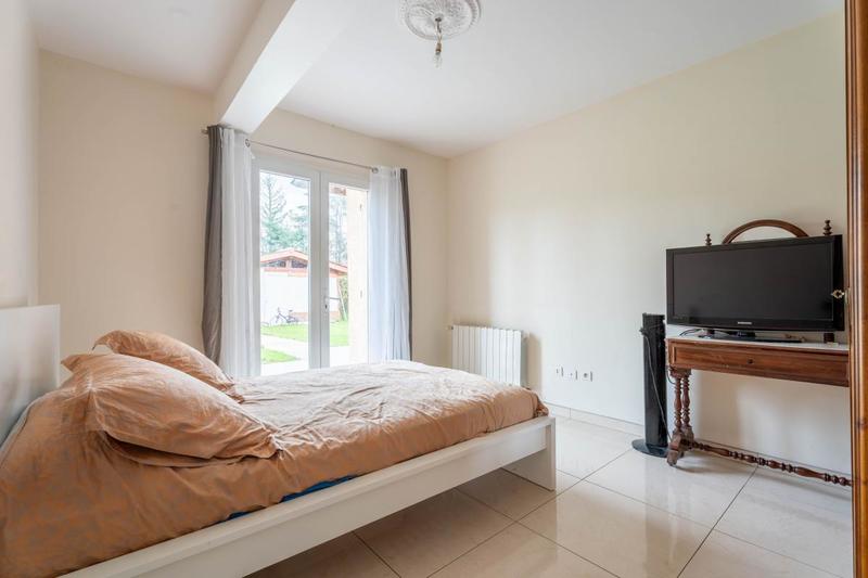 Maison - 210 m² - 8 pièces