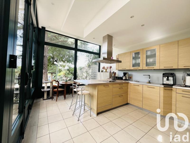 Maison - 200 m² - 6 pièces