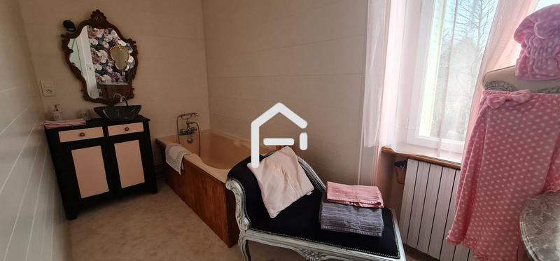 Maison - 400 m² - 16 pièces