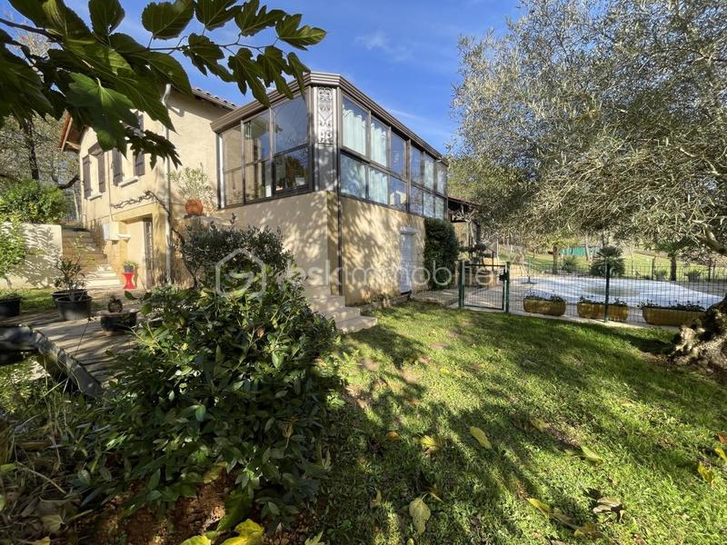 Propriété - 151 m² - 6 pièces