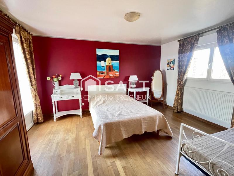 Maison - 200 m² - 7 pièces