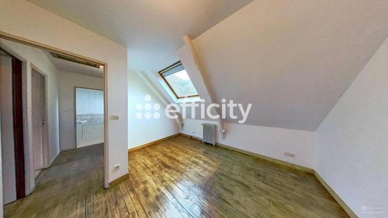 Maison - 99 m² - 6 pièces