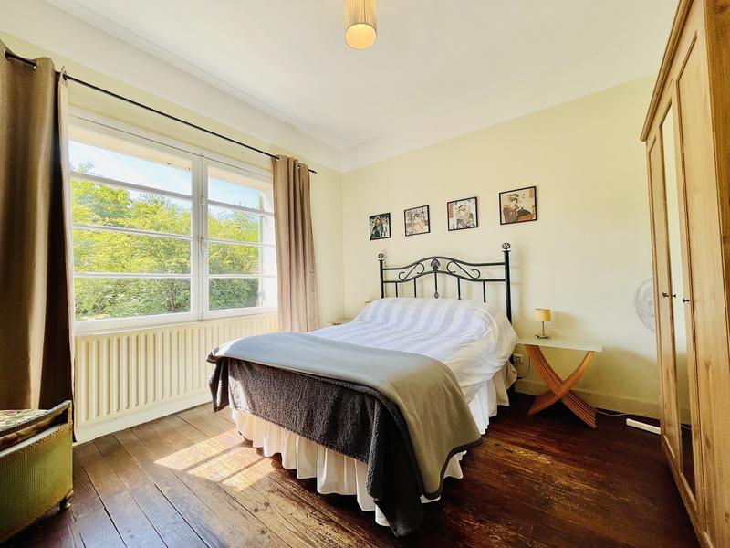 Maison traditionnelle - 236 m² - 9 pièces