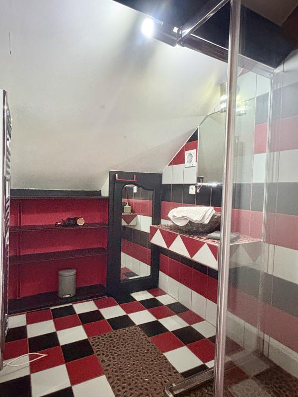 Maison - 245 m² - 40 pièces