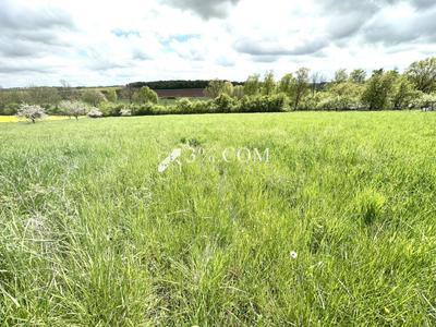 Terrain constructible - 1 600 m²