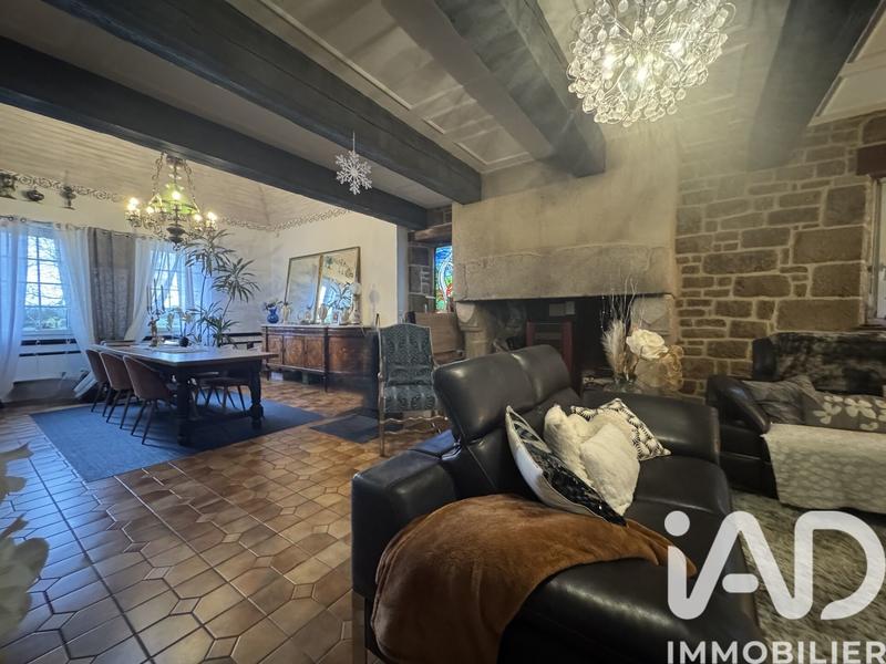 Maison - 217 m² - 7 pièces