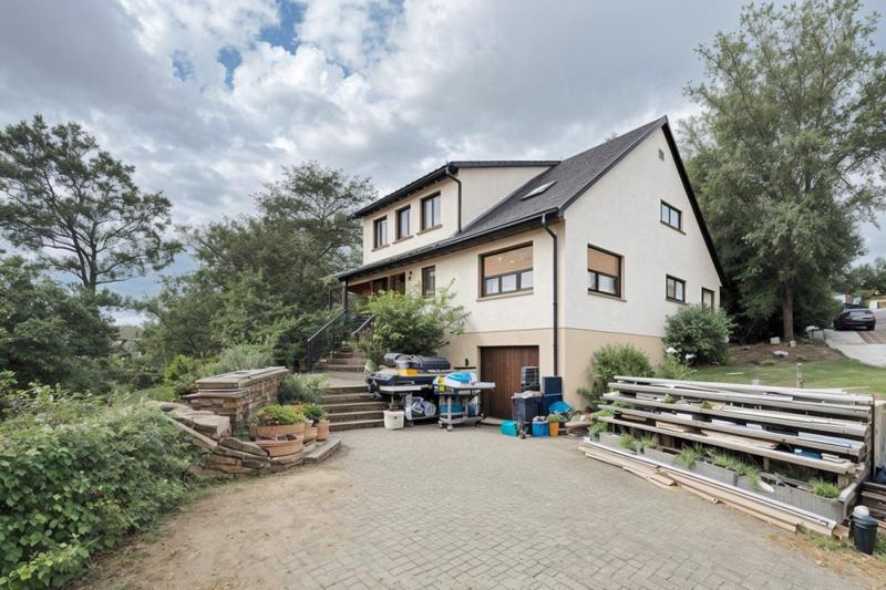 Maison - 250 m² - 9 pièces