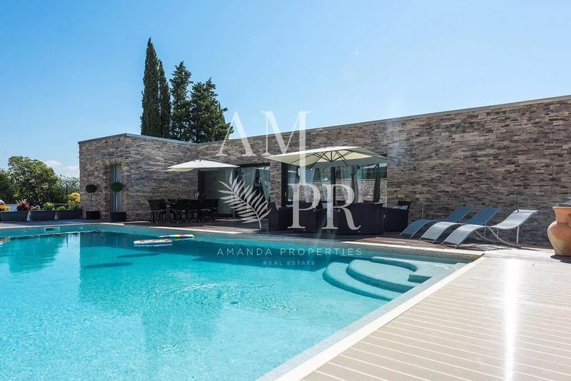 Villa - 290 m² - 6 pièces