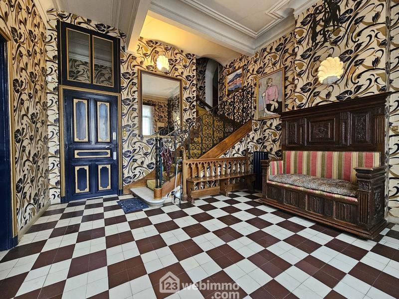 Maison - 353 m² - 9 pièces