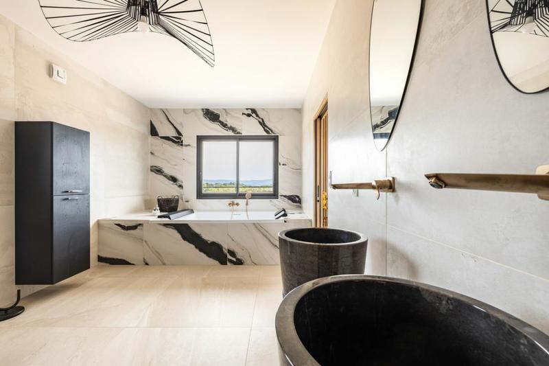 Maison d'architecte - 326 m² - 6 pièces