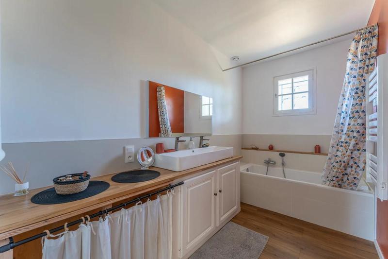 Maison - 180 m² - 8 pièces