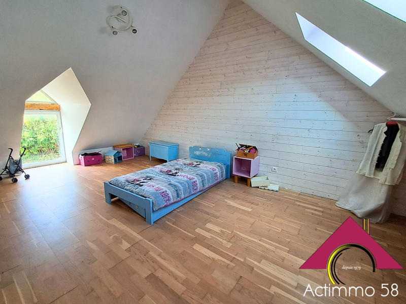 Maison - 162 m² - 8 pièces