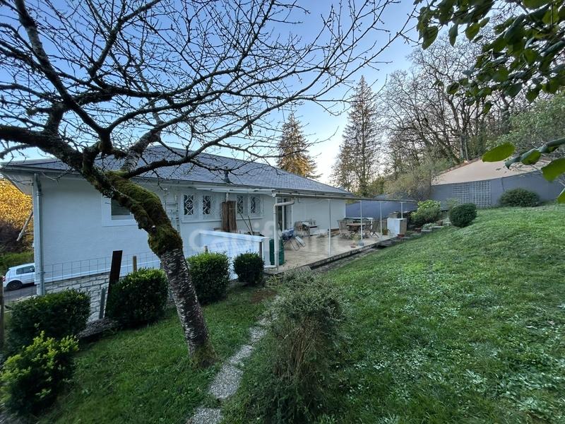 Maison - 217 m² - 11 pièces