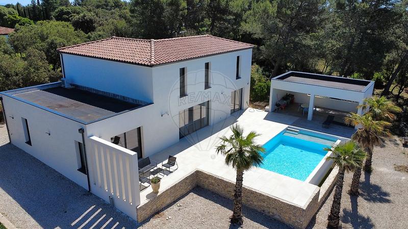 Maison - 228 m² - 5 pièces