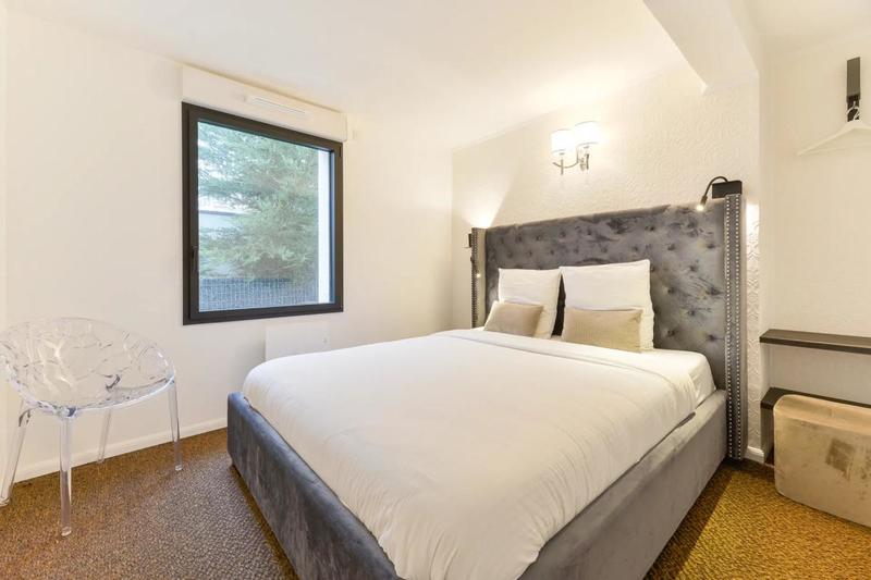 Maison - 450 m² - 21 pièces