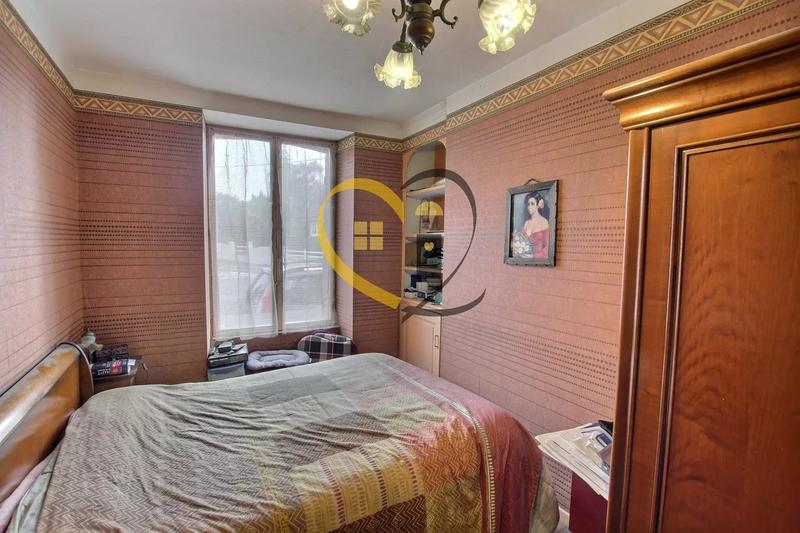 Maison - 250 m² - 13 pièces