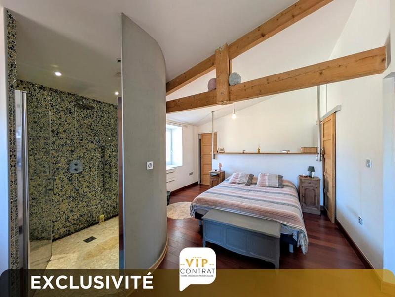 Maison - 246 m² - 9 pièces