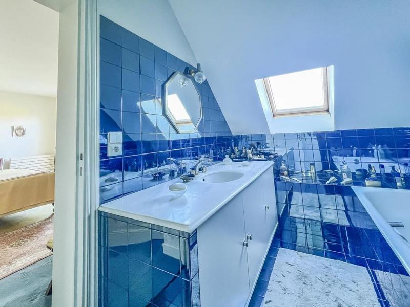 Demeure - 254 m² - 10 pièces