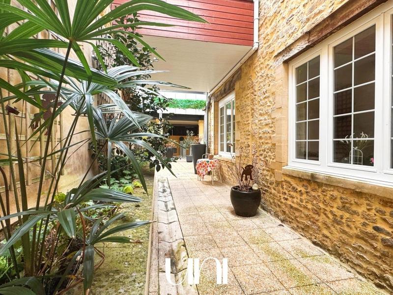 Propriété - 326 m² - 12 pièces