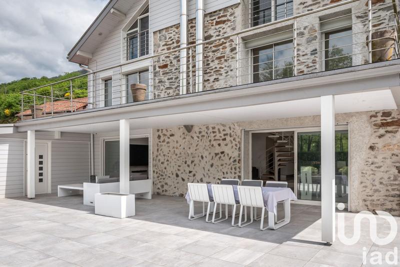 Maison - 249 m² - 6 pièces