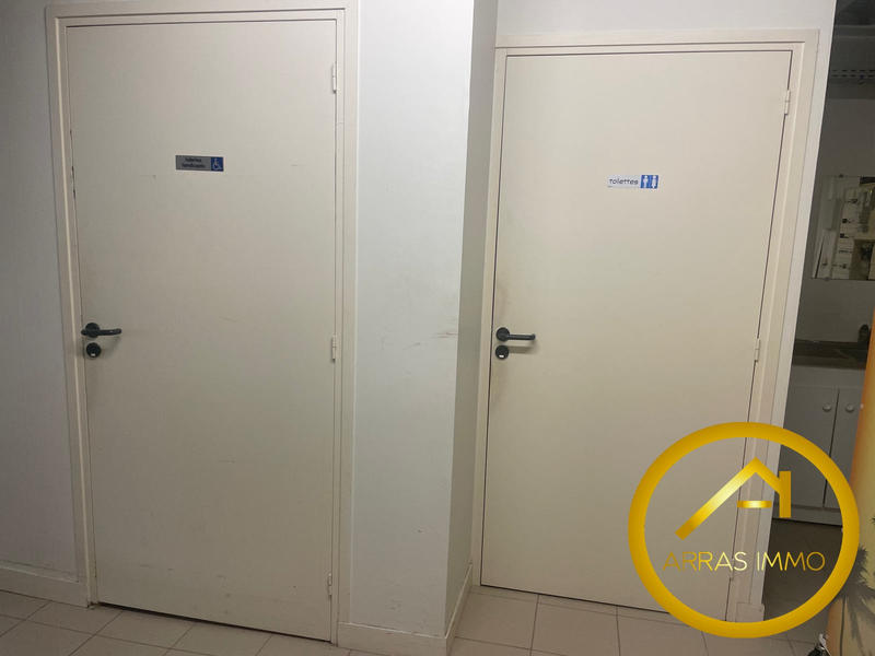 Local commercial - 608 m²