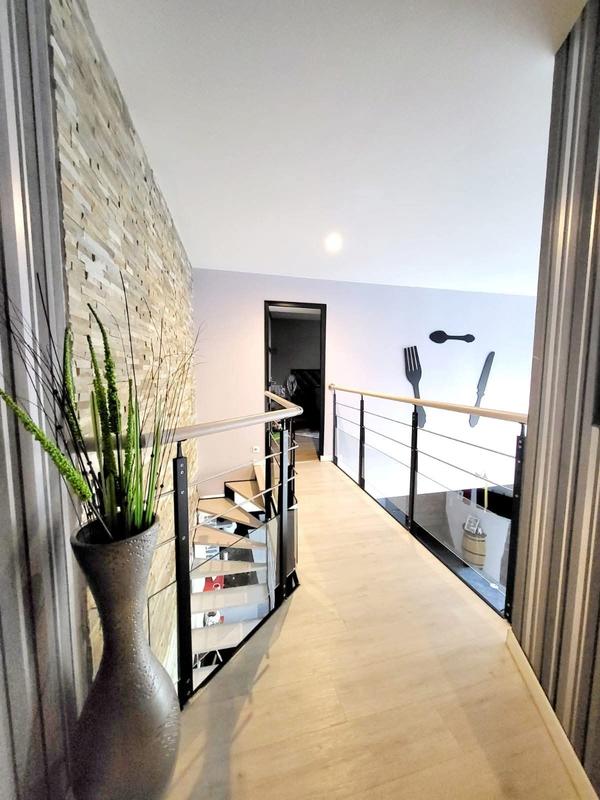Maison - 218 m² - 6 pièces