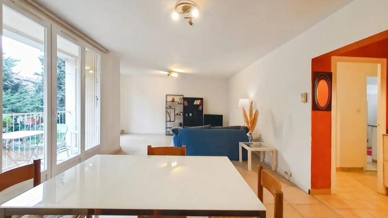 Appartement - 90 m² - 5 pièces