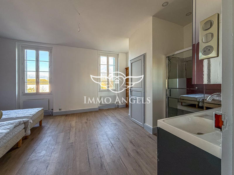 Maison - 204 m² - 5 pièces