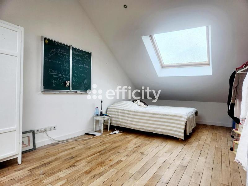 Maison - 215 m² - 10 pièces