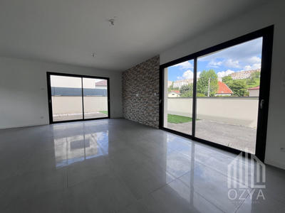 Maison - 105 m² - 4 pièces