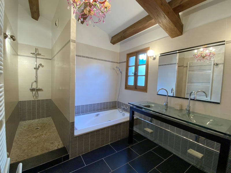 Maison - 250 m² - 7 pièces