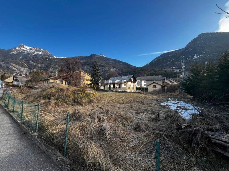 Terrain constructible - 666 m²