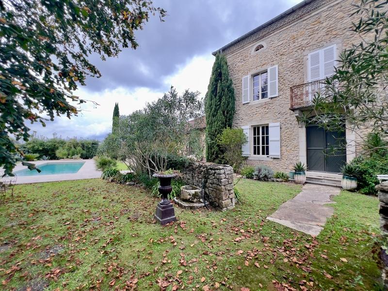 Maison de maîtres - 370 m² - 8 pièces