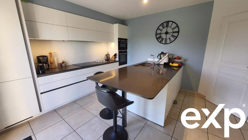 Maison - 204 m² - 5 pièces