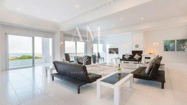 Propriété - 495 m² - 8 pièces