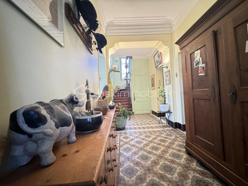 Maison - 225 m² - 12 pièces