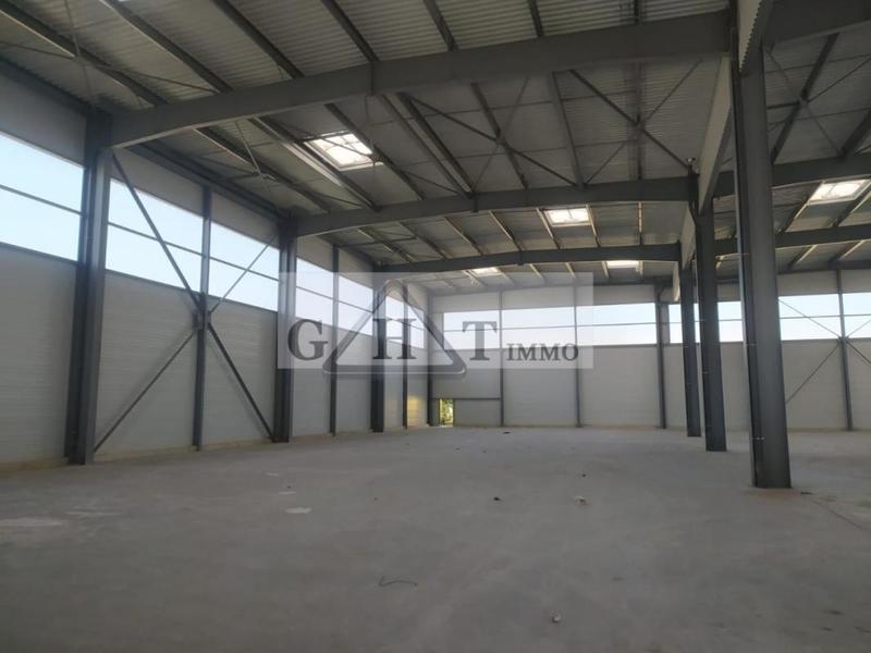 Entrepôt - 3 428 m²