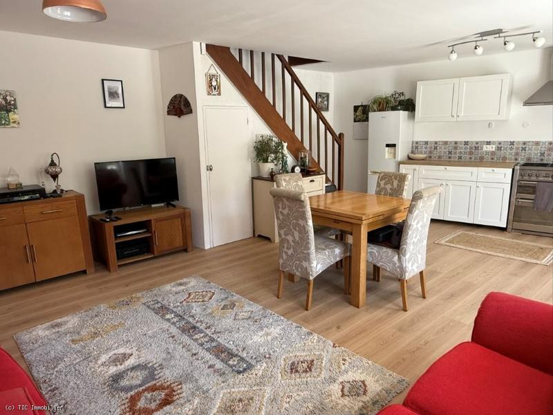 Maison - 240 m² - 9 pièces