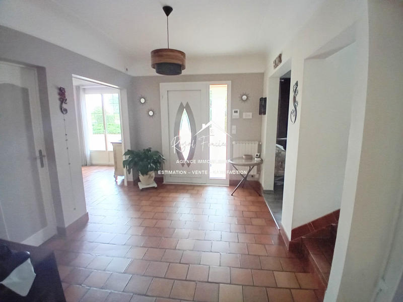 Maison traditionnelle - 296 m² - 12 pièces