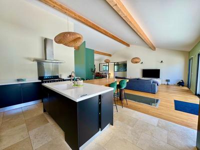 Maison - 233 m² - 7 pièces