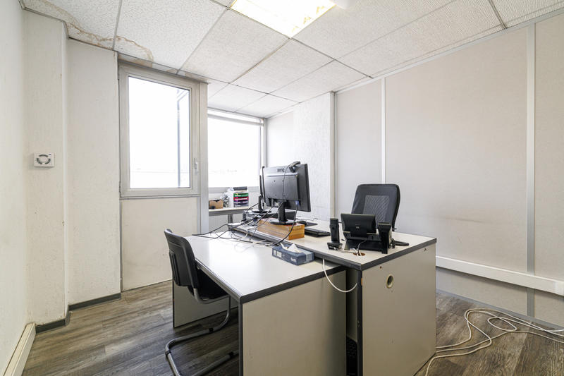 Local commercial - 225 m² - 8 pièces