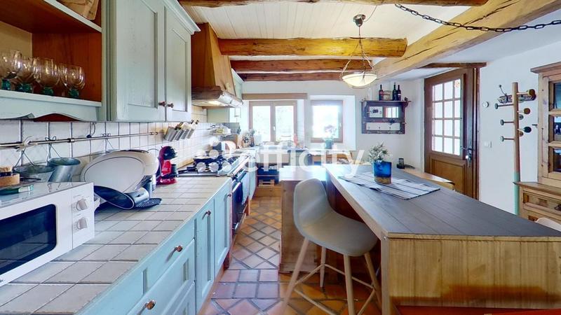 Maison - 220 m² - 7 pièces