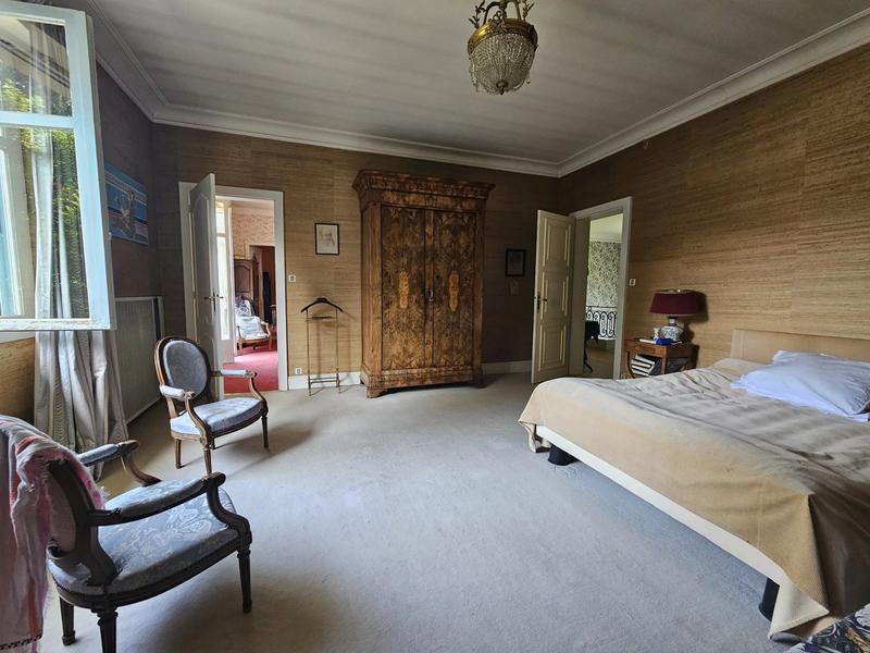 Maison - 338 m² - 8 pièces