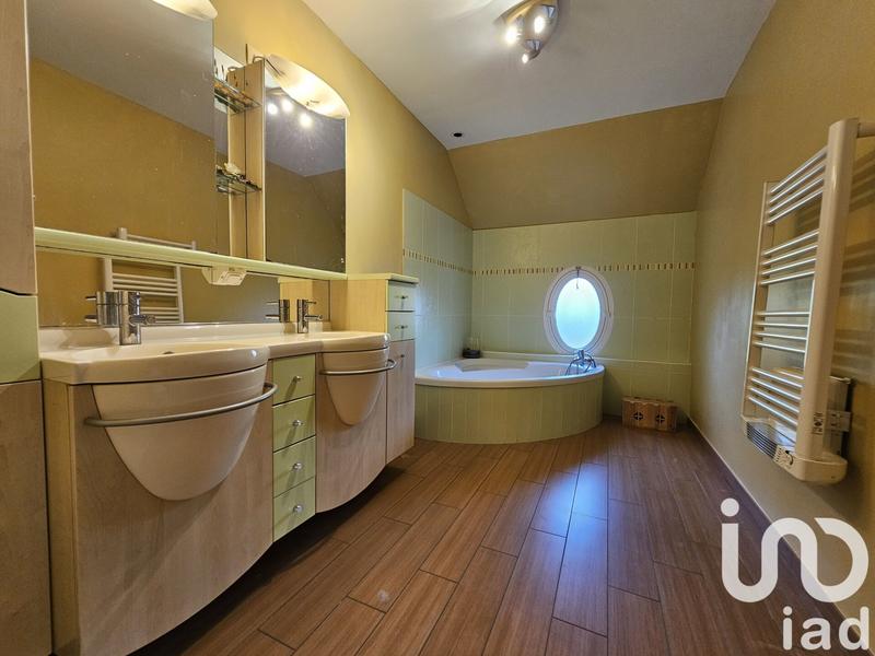 Maison - 200 m² - 7 pièces