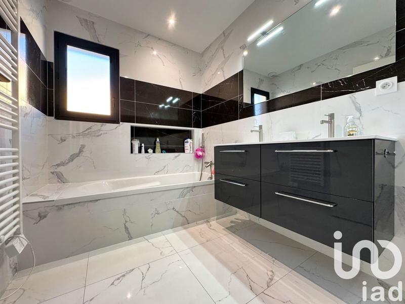 Maison - 90 m² - 3 pièces