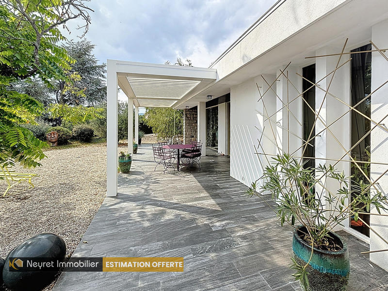 Villa - 225 m² - 8 pièces