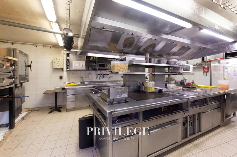 Fonds de commerce - Magasins - 220 m²