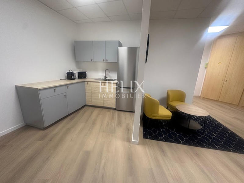 Bureau - 96 m² - 3 pièces