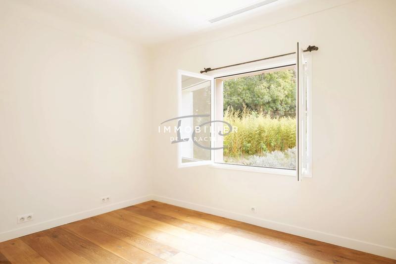 Maison - 225 m² - 8 pièces