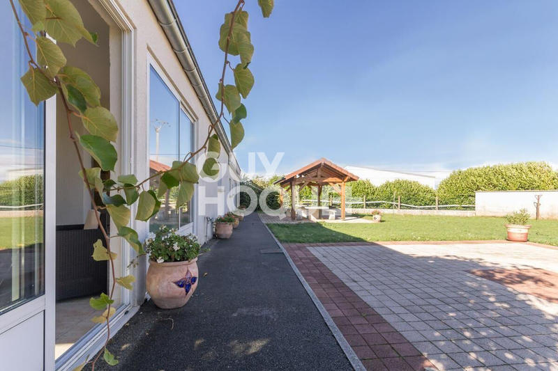 Maison - 220 m² - 8 pièces